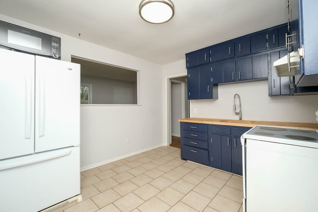 606 Village Ct #1 - Photo 7 of 15