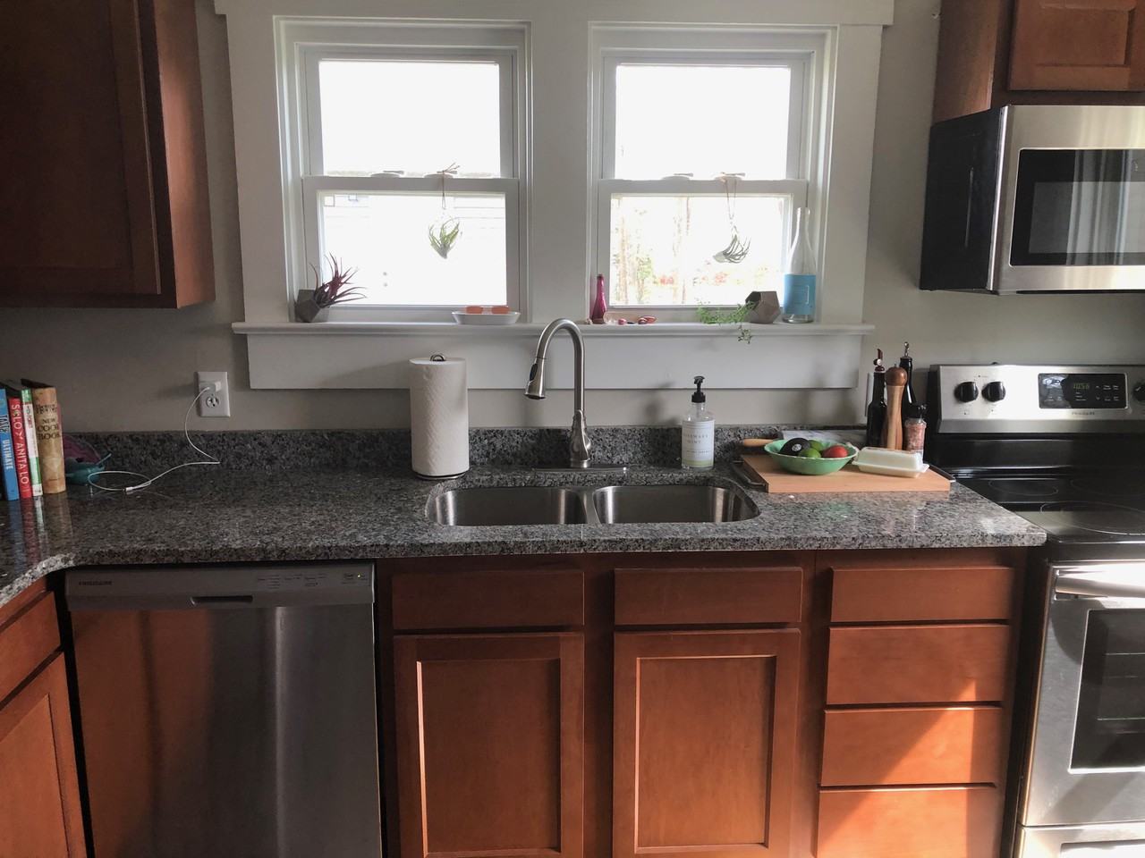 621 E Franklin St #621 - Photo 2 of 11