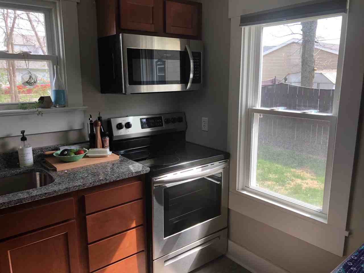 621 E Franklin St #621 - Photo 3 of 11