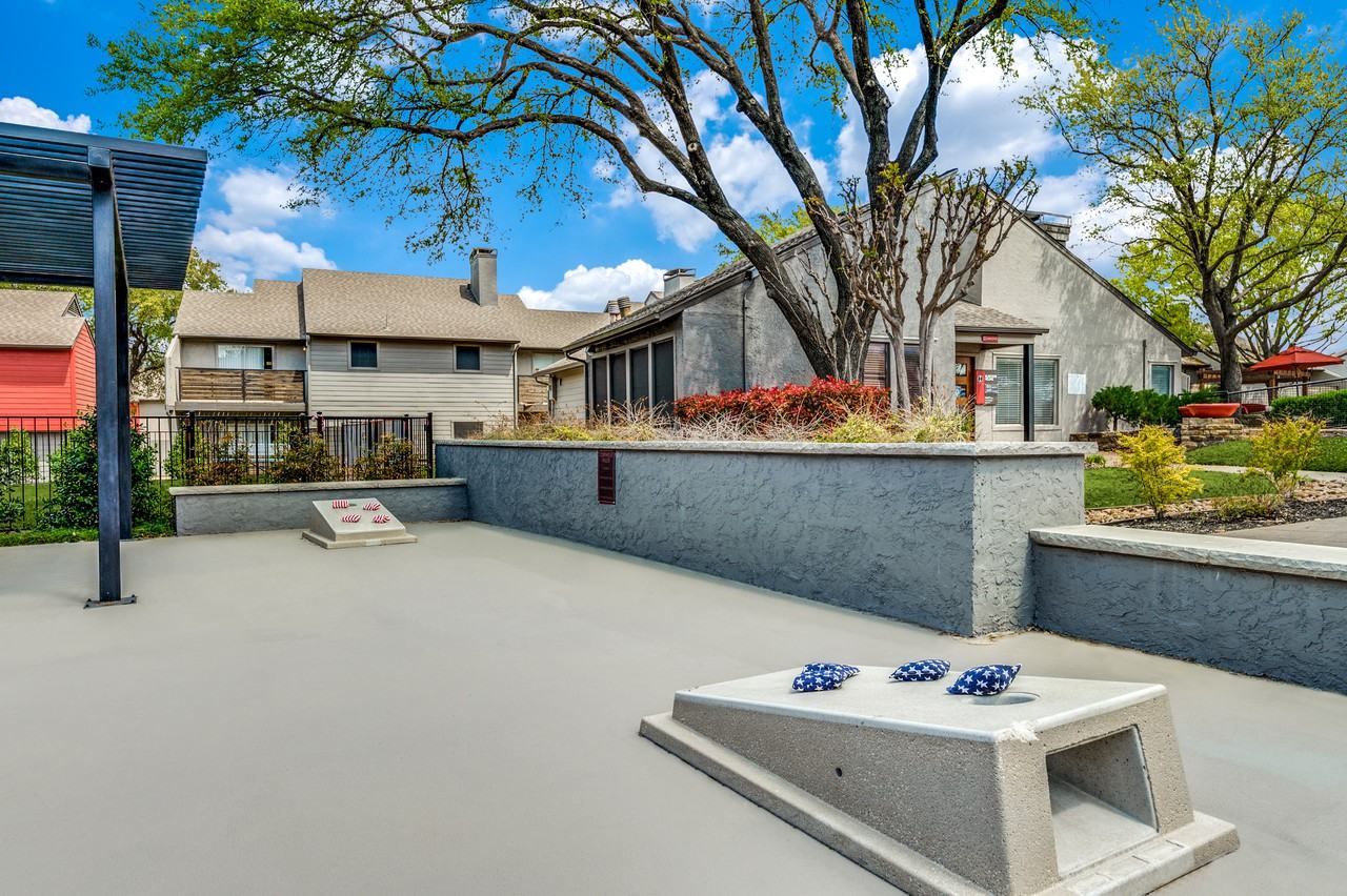 z-120122-The Hub - Photo 5 of 27