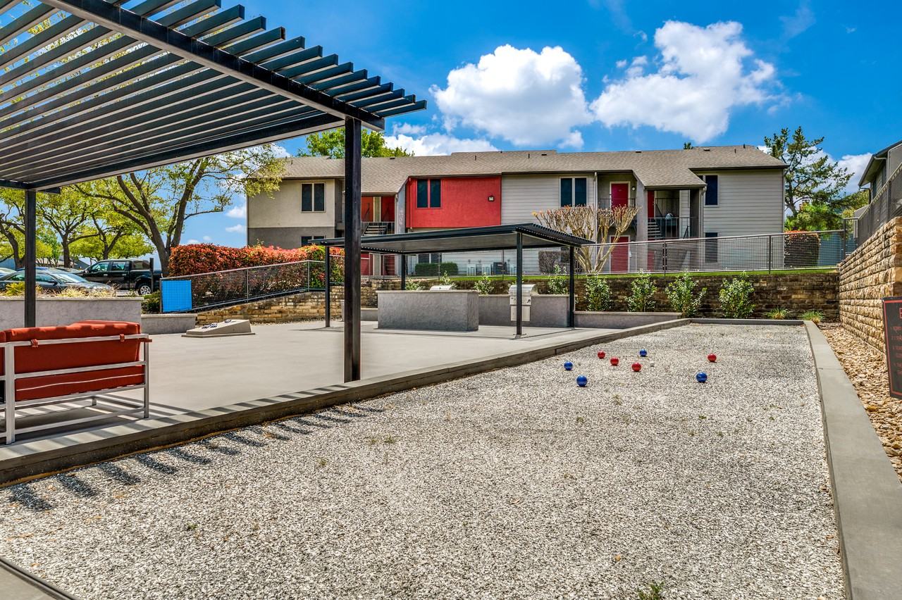 z-120122-The Hub - Photo 6 of 27