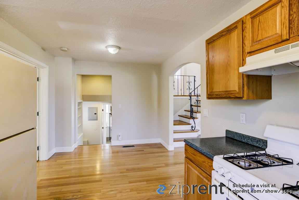 126 Knoll Cir - Photo 3 of 16