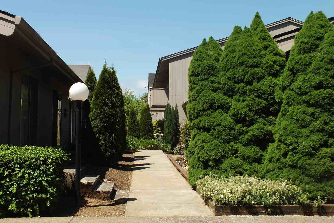 495 Fairview Ave Se Apt H #495H - Photo 4 of 7