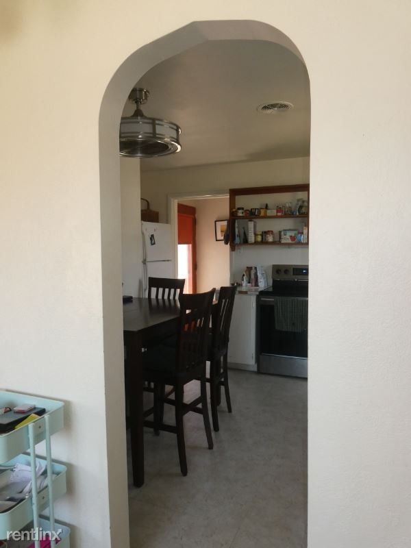 2531 9th St - Photo 3 of 18