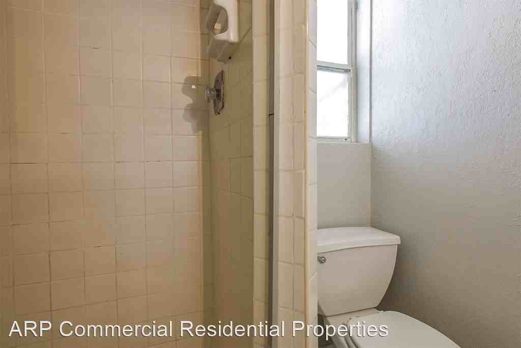 904 Ash Ln - Photo 3 of 21