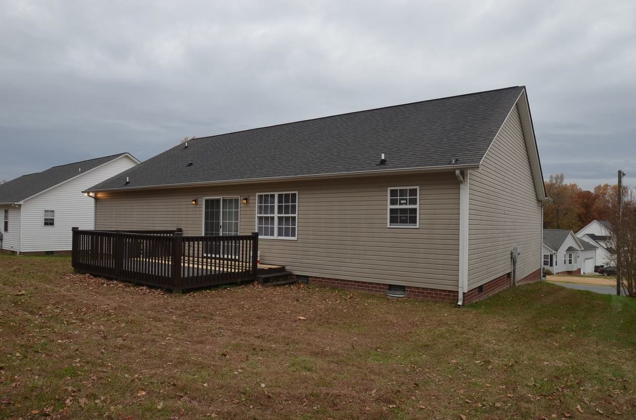 208 James Crossing - Photo 2 of 8
