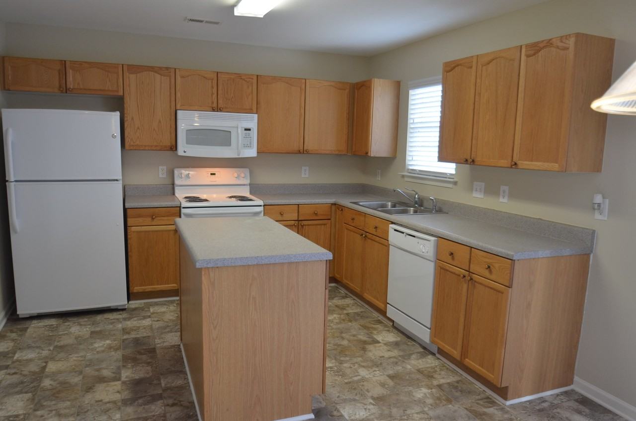 208 James Crossing - Photo 3 of 8