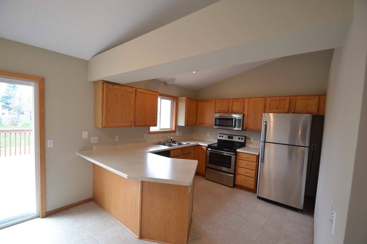 16878 Westbury Ave SW - Photo 2 of 15