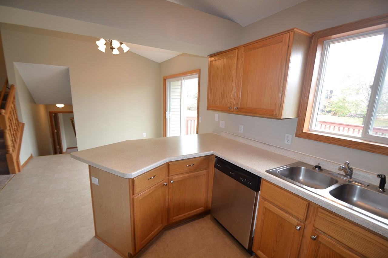 16878 Westbury Ave SW - Photo 3 of 15