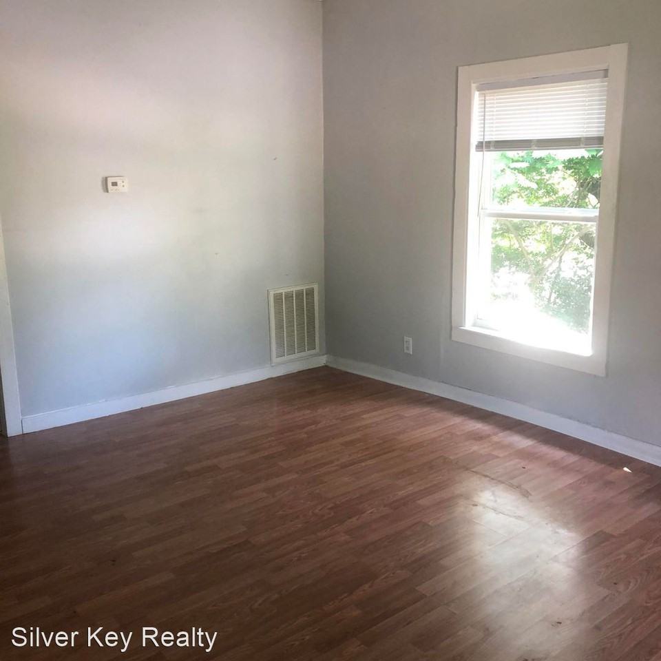 1116 N Jackson St - Photo 2 of 10