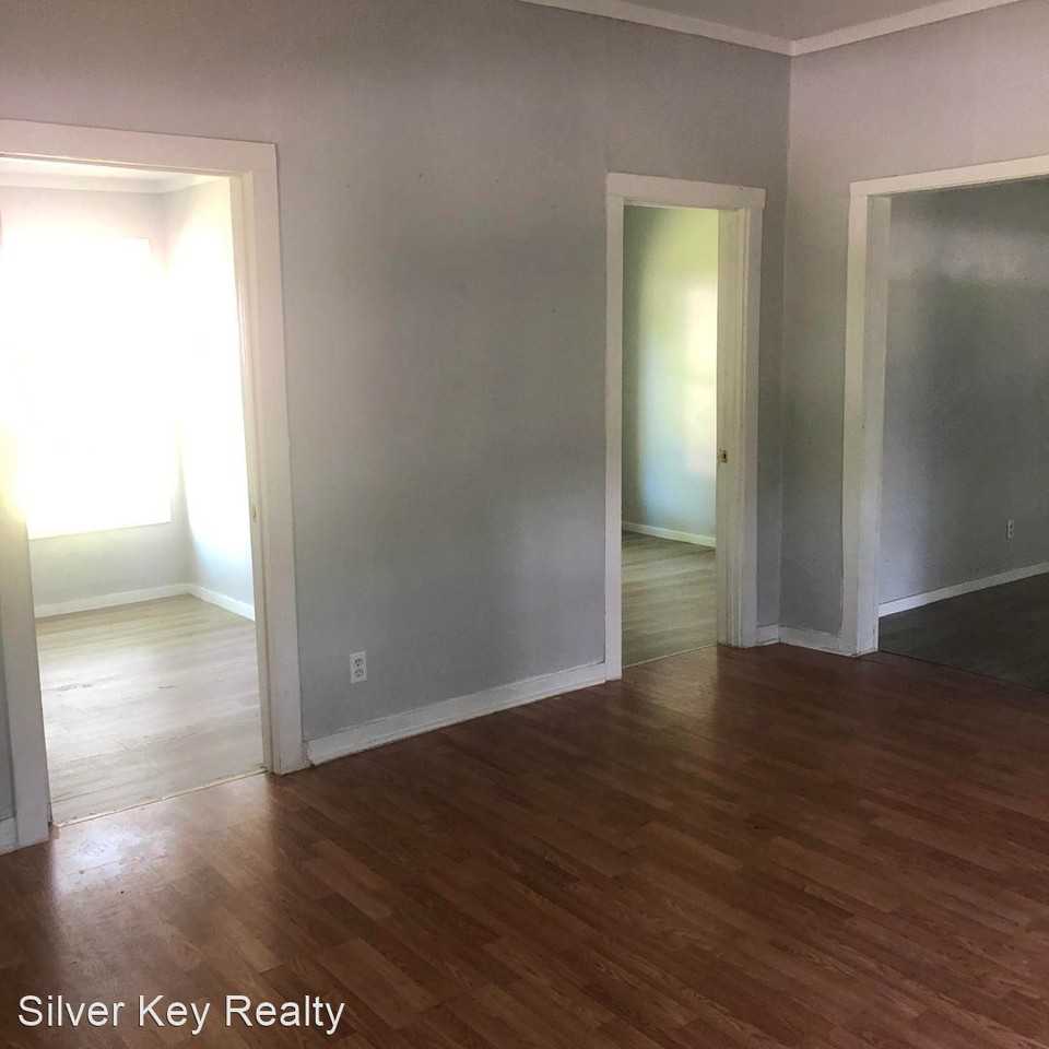 1116 N Jackson St - Photo 3 of 10