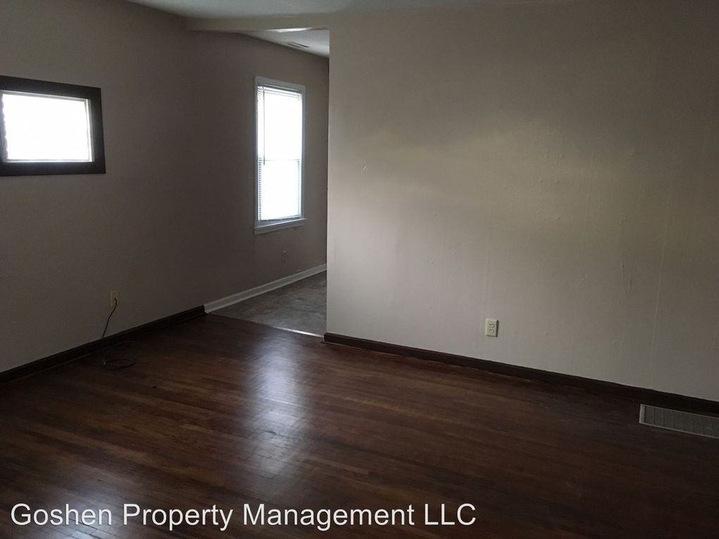 130 E 86th St S - Photo 2 of 7