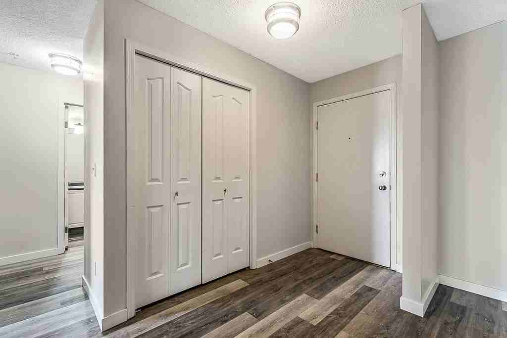4000 4105, 4000 Somervale Court SW #4000 Somer - Photo 3 of 25