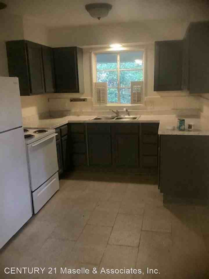 4352 Ridgewood Cir - Photo 2 of 16