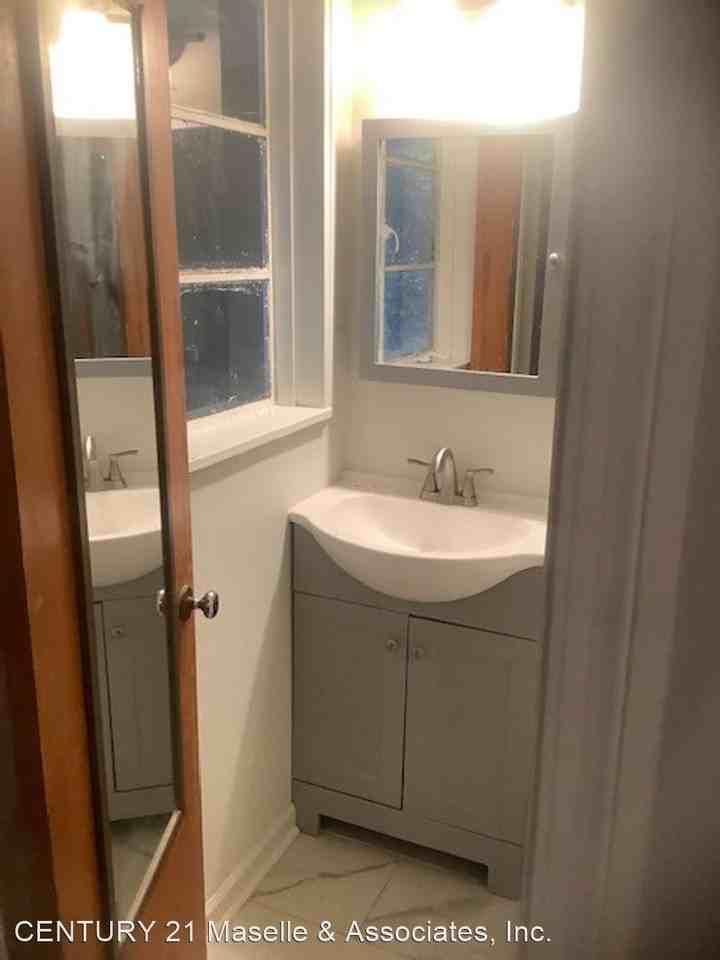 4352 Ridgewood Cir - Photo 3 of 16