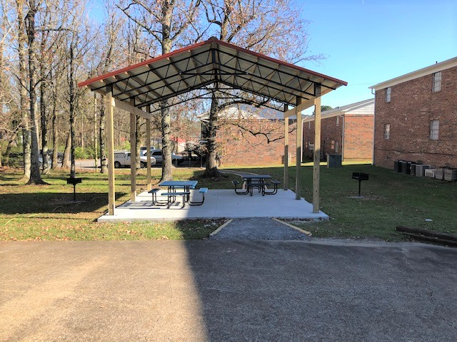 1860 Green Dr Nw - Photo 2 of 4