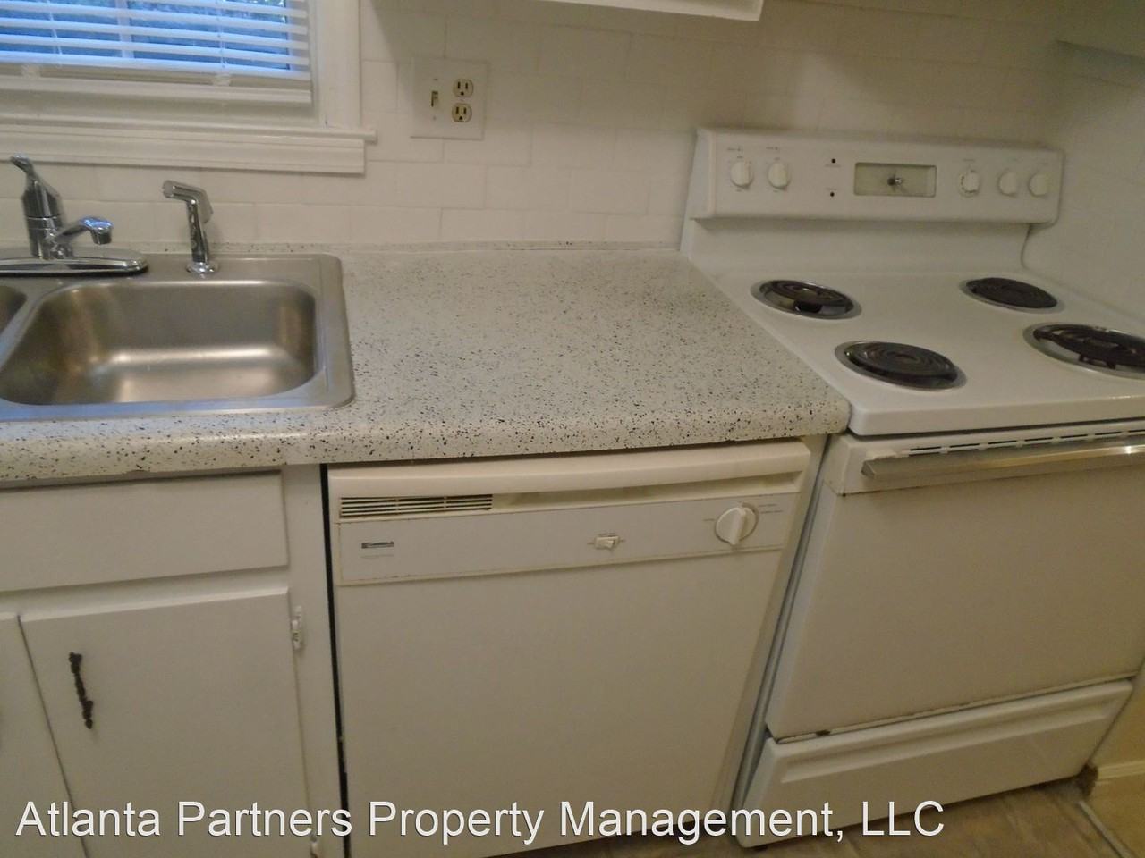 5558 Estates Ct - Photo 3 of 4