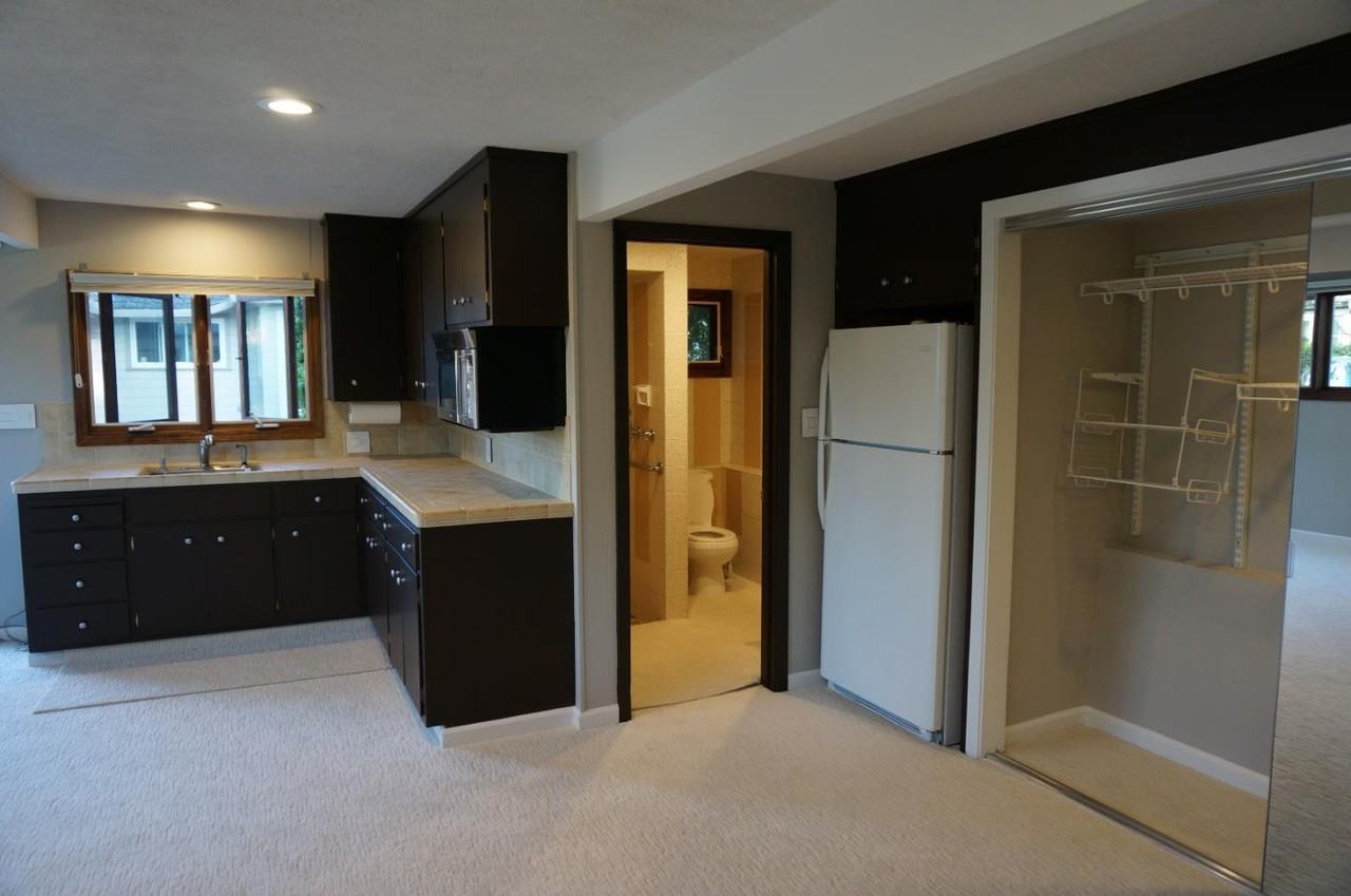 2140 Greenways Dr - Photo 2 of 6