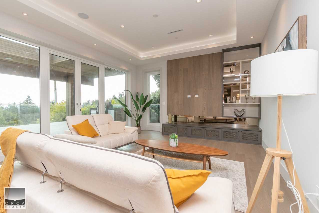 554 St. Giles Rd - Photo 3 of 50