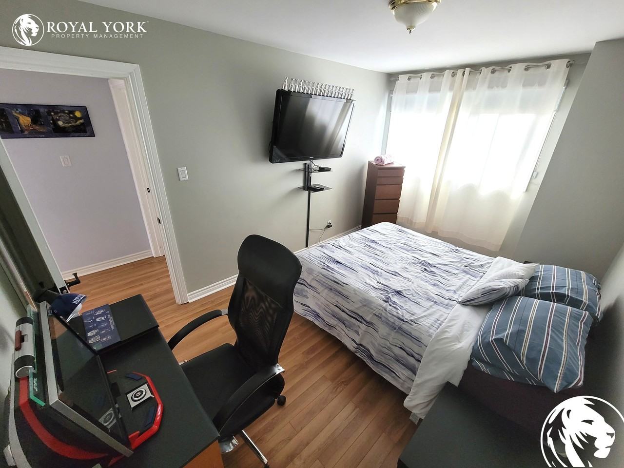 3131 Mallbridge Cres #1 - Photo 3 of 19