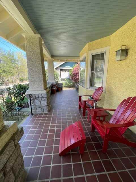 305 Victoria St - Photo 2 of 21