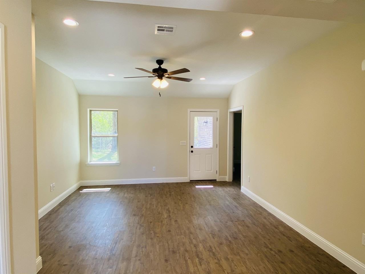 312 E Heron St #1 - Photo 2 of 20