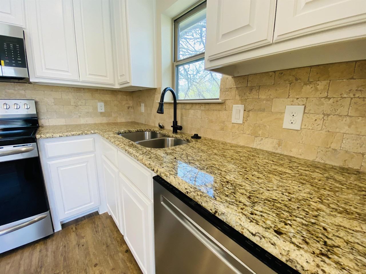 312 E Heron St #1 - Photo 6 of 20