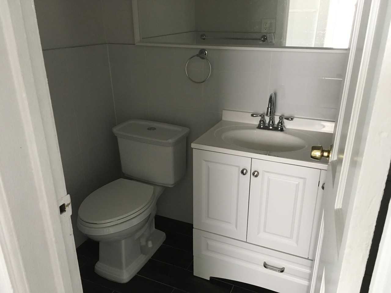 82 82 60 88th Lane #2ndFL - Photo 2 of 8