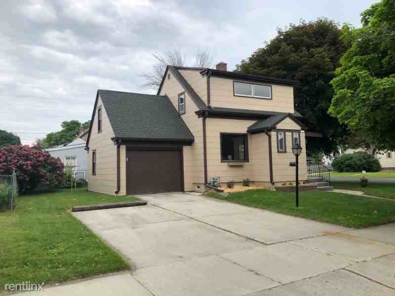 1341 S 20th St - Photo 3 of 11