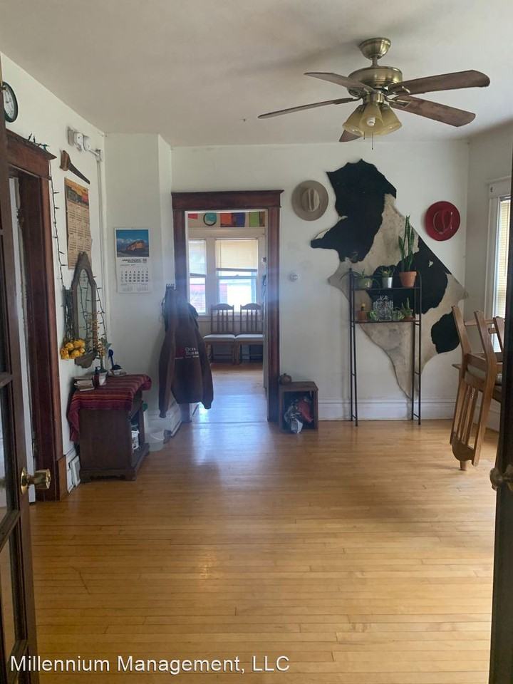 615 Pierce St NE - Photo 2 of 8