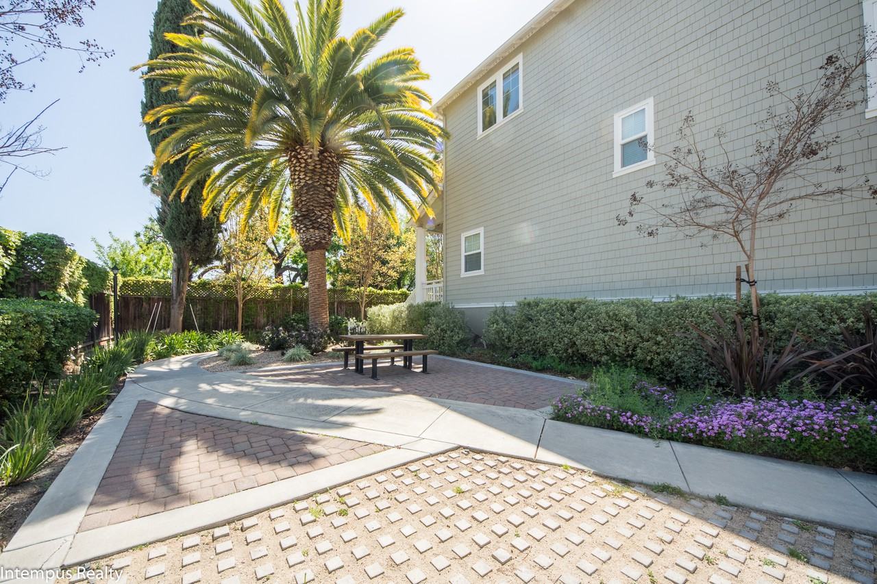 1048 Keeble Ct - Photo 3 of 13