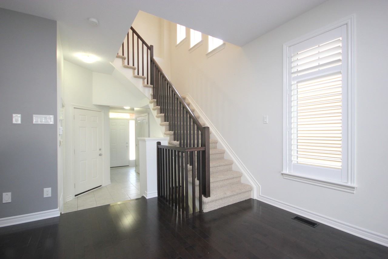 772 Hazelnut Cres - Photo 2 of 12