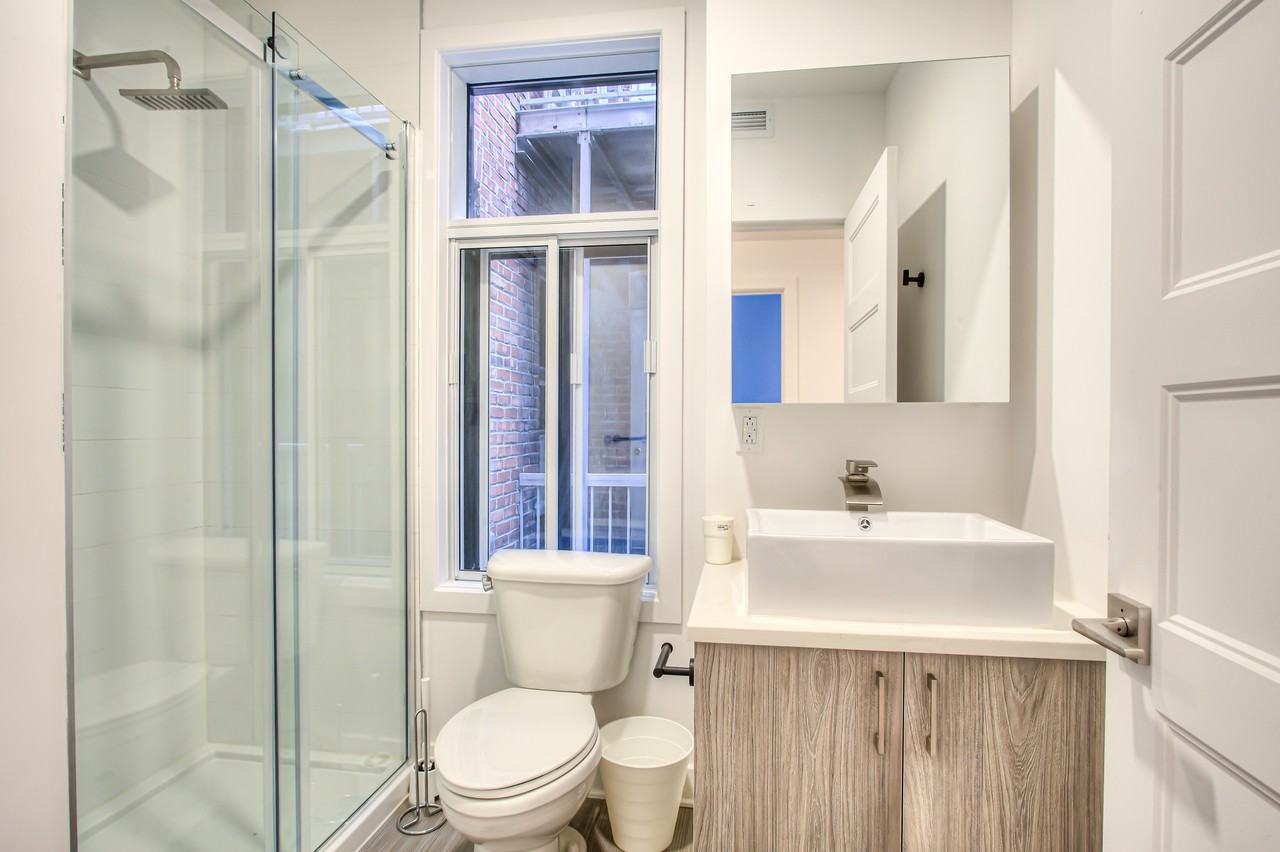 438 Rue Willibrord - Photo 2 of 20