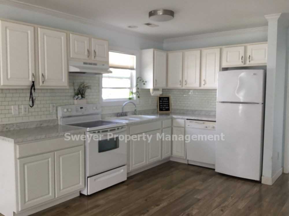 3227 Belmont Cir - Photo 3 of 11