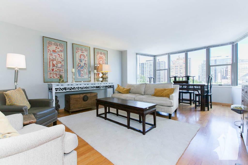 525 W Hawthorne Pl #802