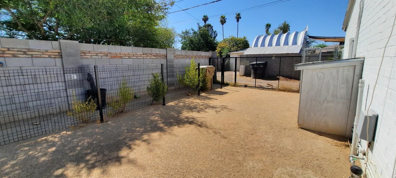 1401 E. Hubbell St. - Guest House - Photo 2 of 11