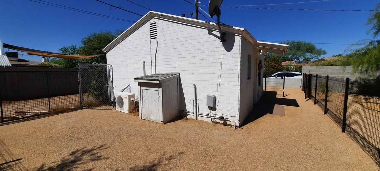 1401 E. Hubbell St. - Guest House - Photo 3 of 11