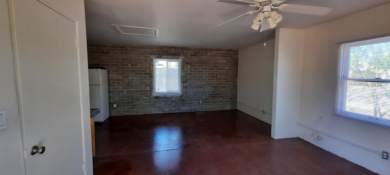 1401 E. Hubbell St. - Guest House - Photo 4 of 11
