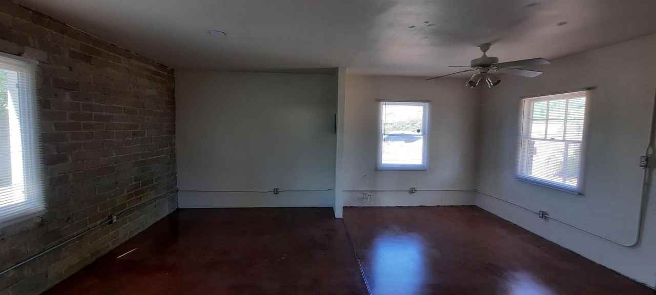 1401 E. Hubbell St. - Guest House - Photo 7 of 11