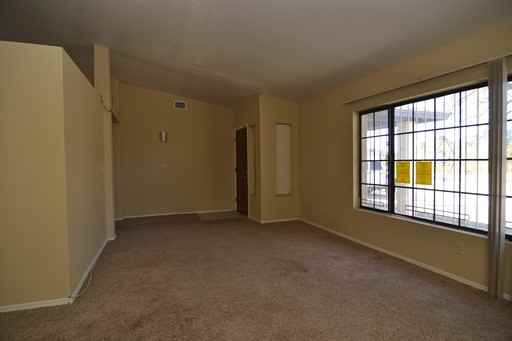 1401 S Bison Dr - Photo 3 of 15