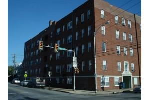 Long Lane Apts - Photo 2 of 11