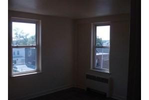 Long Lane Apts - Photo 3 of 11