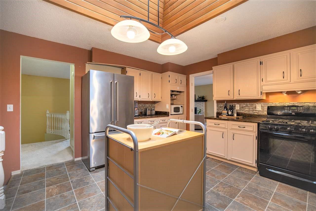 10045 Kenswood Dr - Photo 2 of 19