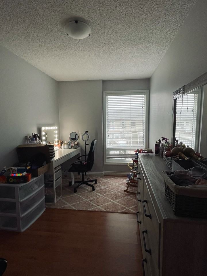 710 Blantyre Ave - Photo 3 of 11