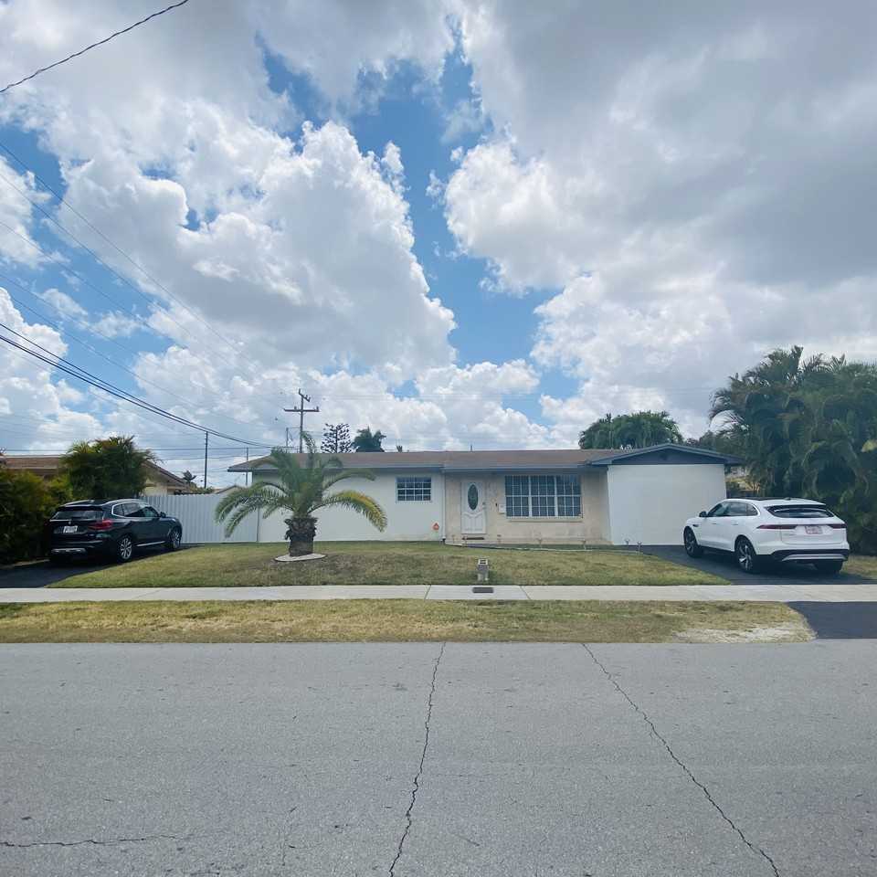 9710 Sw 14th St - Photo 2 of 17