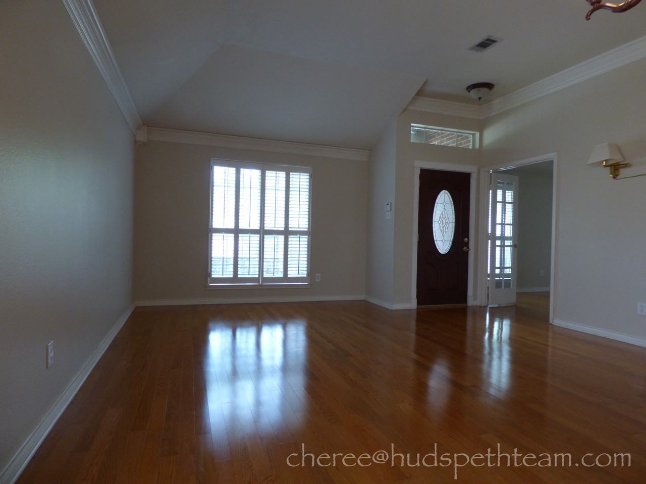 2402 Crockett Ct - Photo 2 of 17