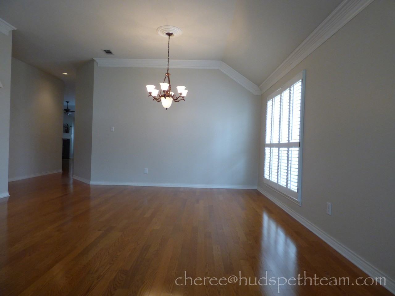 2402 Crockett Ct - Photo 3 of 17