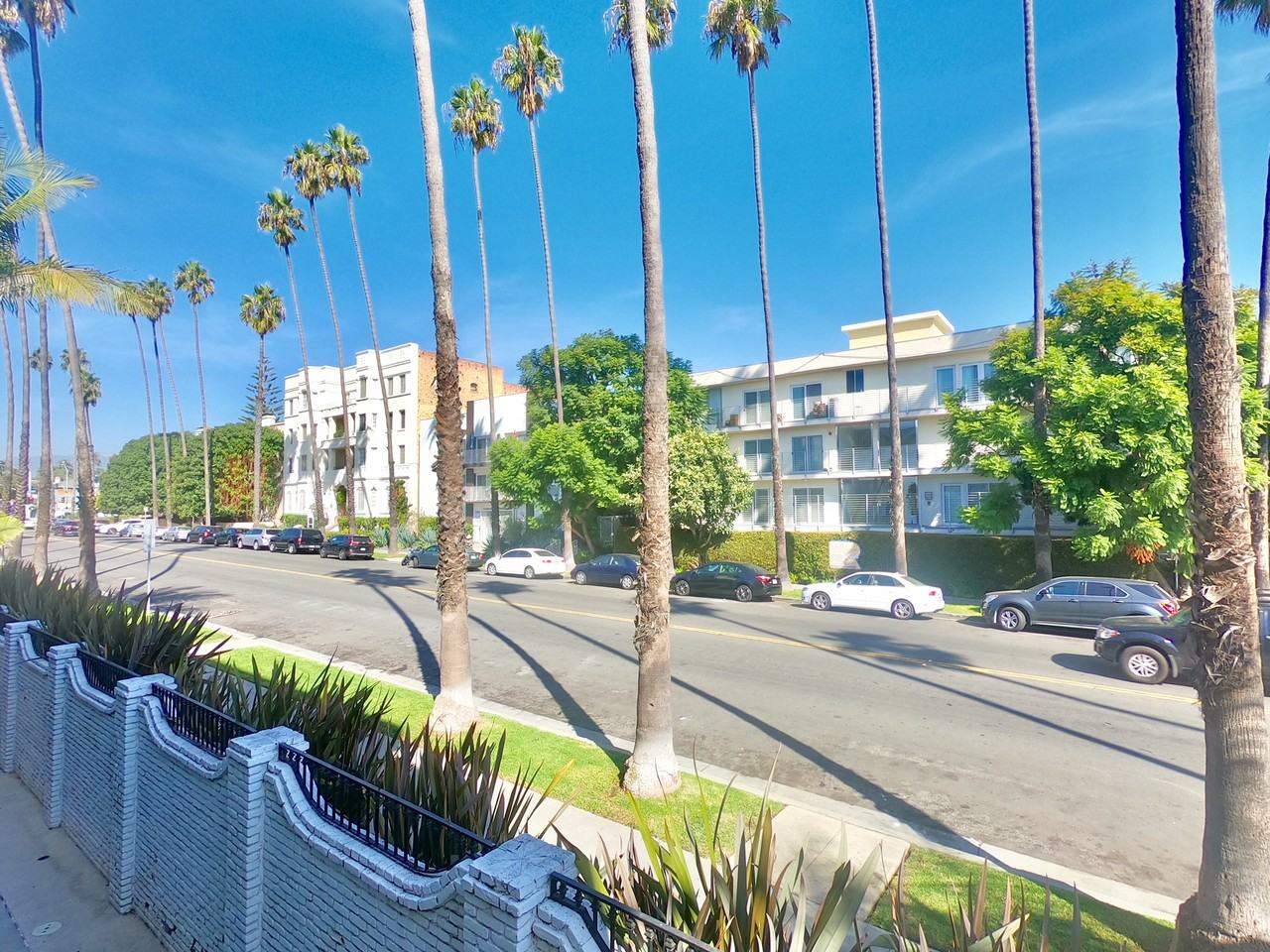 846 4th St - Photo 3 of 10