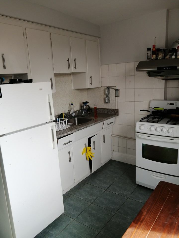 988 Ossington Avenue - Photo 2 of 7