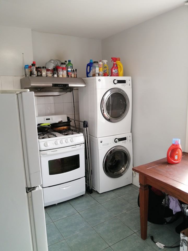 988 Ossington Avenue - Photo 3 of 7